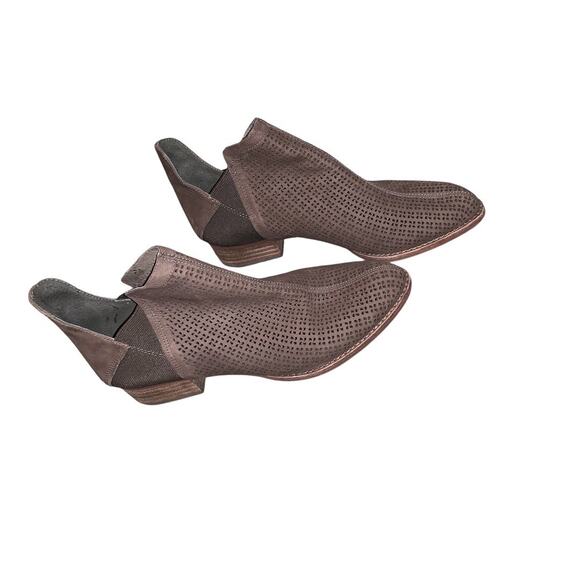 Vince Camuto Suede Pull On Brown Leather Perforated Low Heel Ankle Boots Sz 9M - Picture 12 of 12